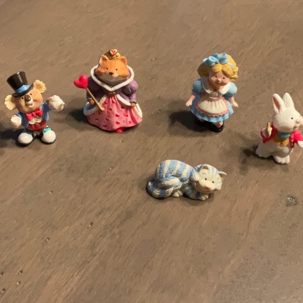 Hallmark Merry Miniatures Alice in Wonderland set of 5. Stored since purchased.